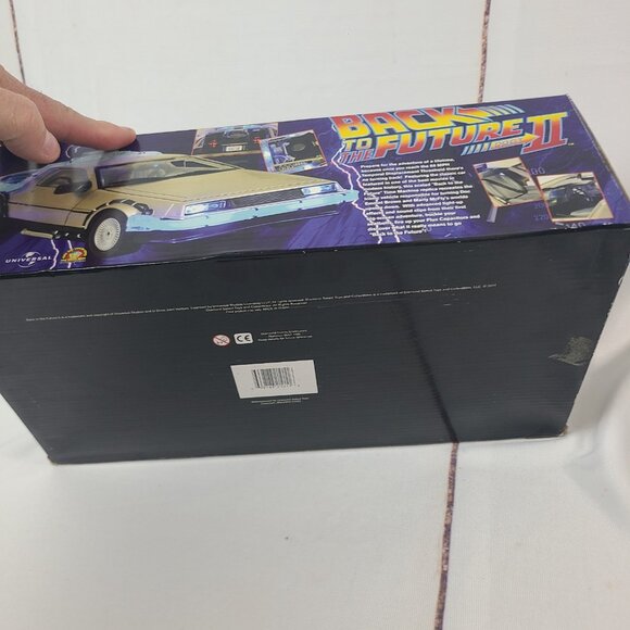 Back To The Future II DeLorean 1/15 Time Machine Movie Car Diamond Select Sealed - Picture 12 of 16
